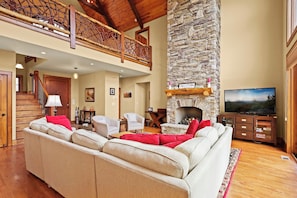 Smart TV, fireplace, video games, books - 5BR, 4000 sq ft Luxury Cabin w/ Covered Fireplace! (Blowing Rock)