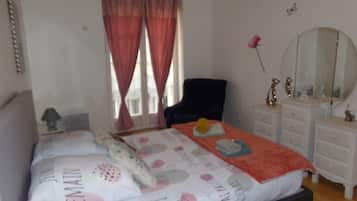 1 chambre, fer et planche à repasser, Wi-Fi gratuit, draps fournis