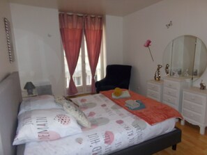 1 chambre, fer et planche à repasser, Wi-Fi gratuit, draps fournis