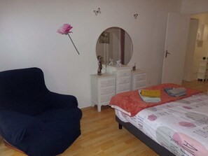 1 bedroom, iron/ironing board, WiFi, bed sheets