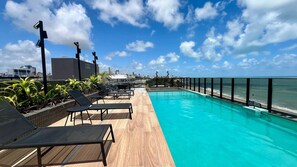 Apartemen Standar | Kolam renang | Kolam renang outdoor