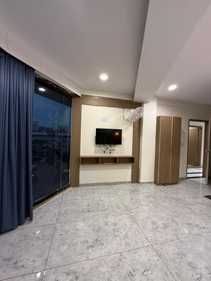 Deluxe Room, City View