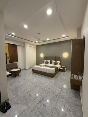 Kamar Deluks, pemandangan kota | Kamar mandi