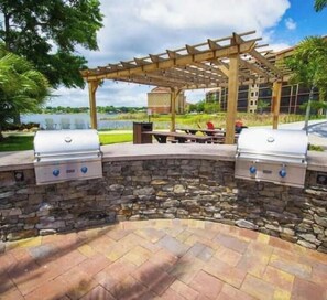 Outdoor dining - Studio Villa – Westgate Lake & Spa near Disney (Orlando)