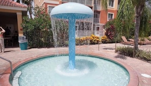 Outdoor spa tub - Studio Villa – Westgate Vacation Villas (Kissimmee)