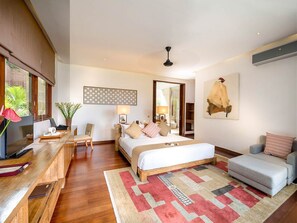 4 bedrooms, desk, iron/ironing board, Internet