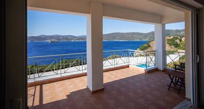 The Alexander Villa - Four Bedroom Villa, Sleeps 9