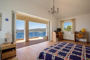 4 bedrooms, iron/ironing board, Internet, bed sheets