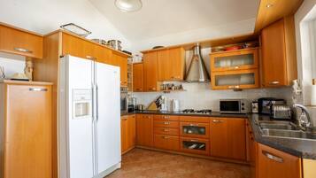 Dishwasher, high chair