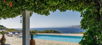 The Alexander Villa - Four Bedroom Villa, Sleeps 9