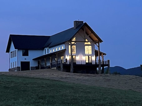 Exterior. Meridian House - A Blue Ridge Mountain Escape for Memories