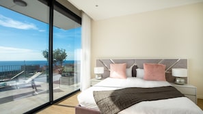 2 bedrooms, iron/ironing board, travel cot, free WiFi