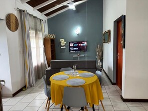 Dining - Bungalow with sea views, swimming pool, barbecue, large garden (Deshaies)