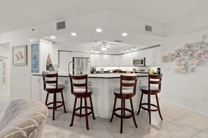 コンドミニアム ベッド (複数台) (Oceanwalk 11-605) | 専用キッチン