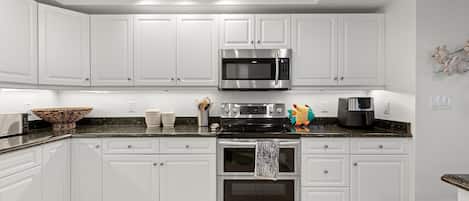 Condo, Multiple Beds (Oceanwalk 11-605) | Private kitchen