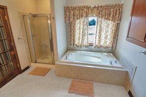 Towels, soap, toilet paper - Horizon Ridge Hideaway-Mammoth Cave & Nolin Lake-Enjoy Fireflies & Starry Skies (Mammoth Cave)