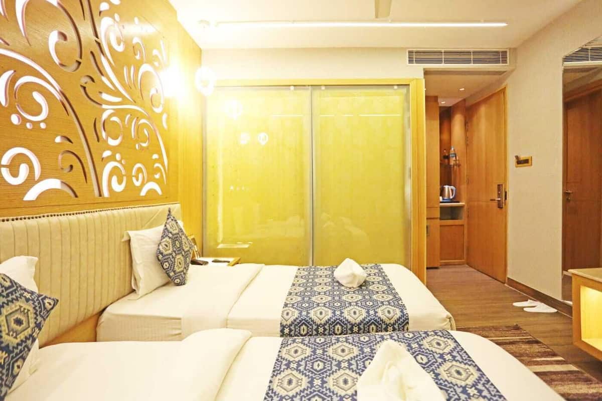 Hochwertige Bettwaren, Betten mit Memory-Foam-Matratzen, Schreibtisch