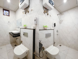 Kostenlose Toilettenartikel, Haartrockner, Handtücher, Seife