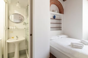 1 Schlafzimmer, Bügeleisen/Bügelbrett