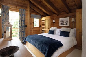 4 chambres, fer et planche à repasser, draps fournis