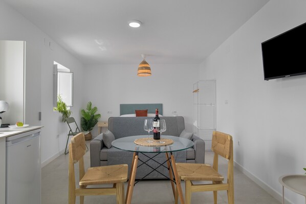 Interior - Apartment 'Almazen Alojamiento Rural' with Mountain View (Alcalá de los Gazules)