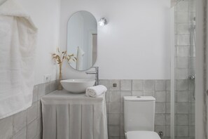 Bathroom - Apartment 'Almazen Alojamiento Rural' with Mountain View (Alcalá de los Gazules)