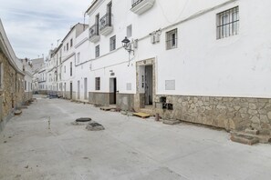 Exterior - Apartment 'Almazen Alojamiento Rural' with Mountain View (Alcalá de los Gazules)