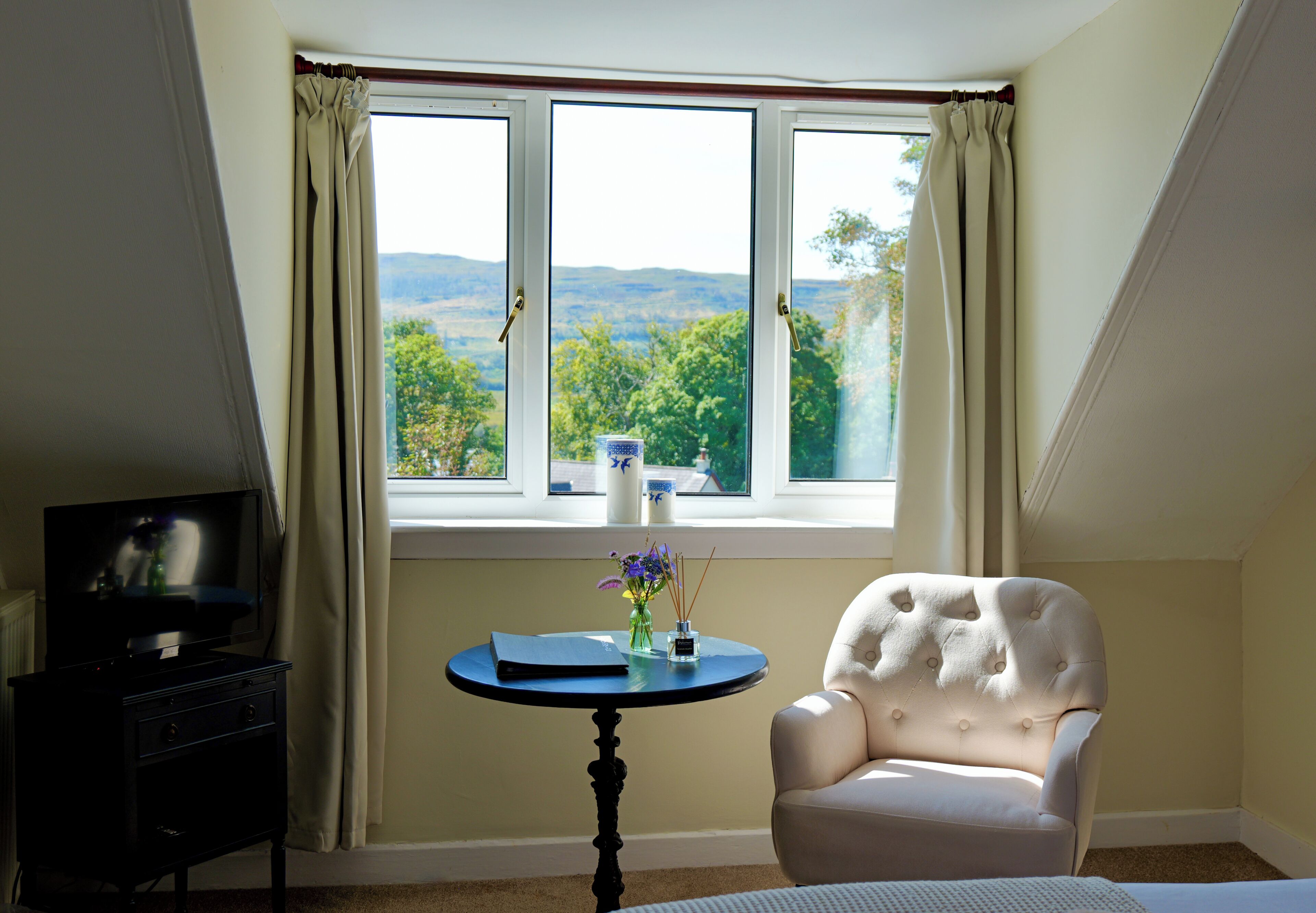 Double Room, Partial Lake View | Interior