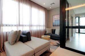 45-inch Smart TV with digital channels, Netflix, streaming services