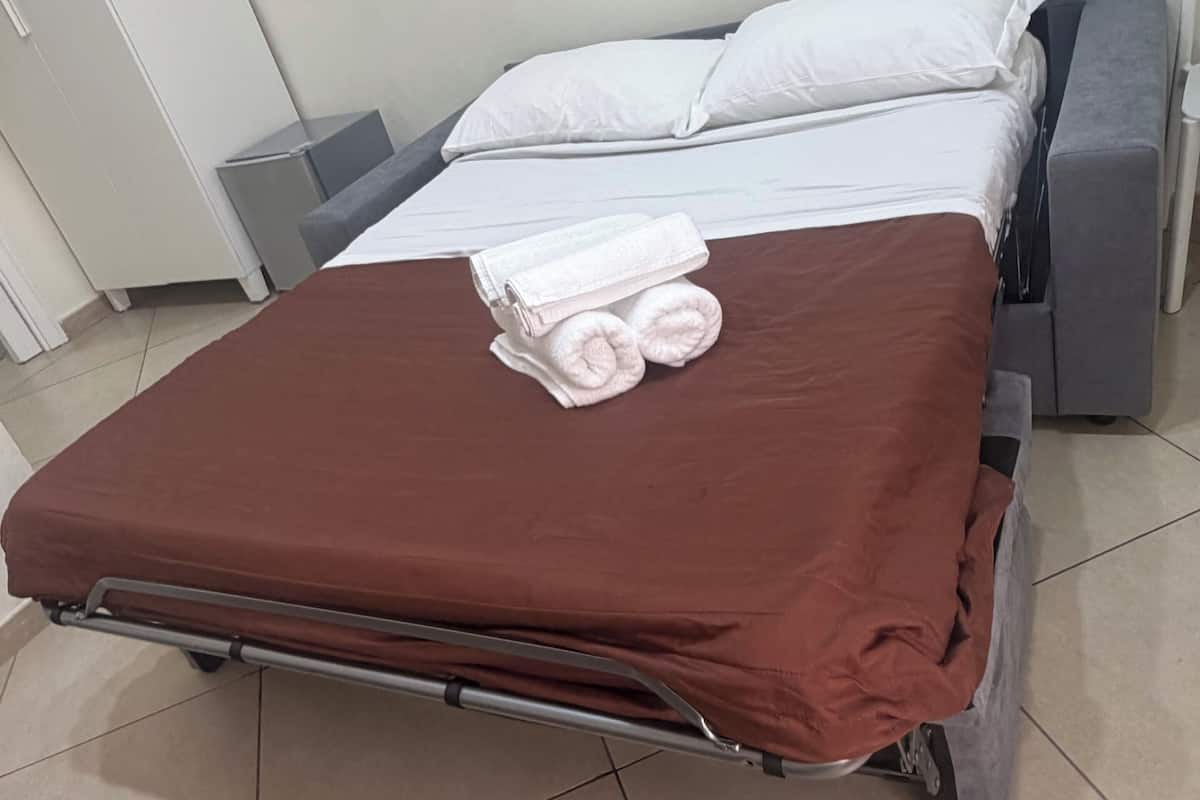 Chambre, 2 lits doubles | Système d’insonorisation, accès au Wi-Fi (inclus)