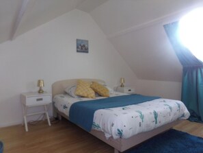 3 bedrooms, iron/ironing board, bed sheets