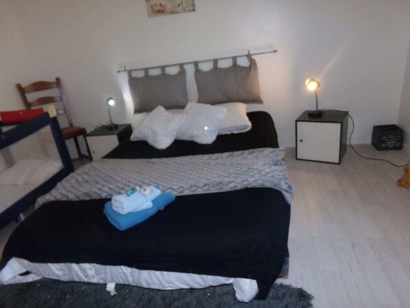 Iron/ironing board, travel crib, free WiFi, bed sheets