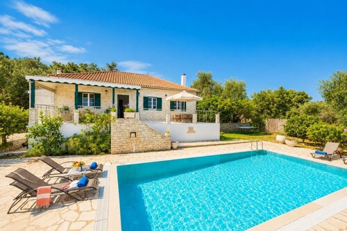 Villa Afroditi - Three Bedroom Villa, Sleeps 6