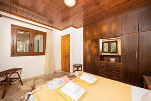 1 bedroom, iron/ironing board, WiFi, bed sheets