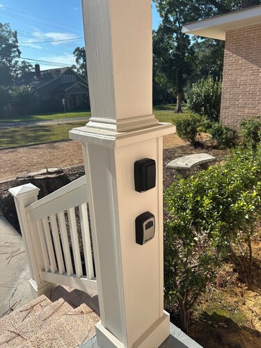 Charming 3-bedroom 4 bathroom house in town, safe, close to everything!