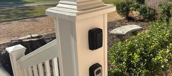 Charming 3-bedroom 4 bathroom house in town, safe, close to everything!