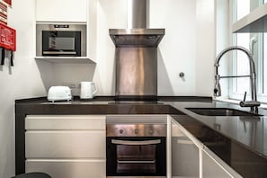 電子レンジ、オーブン、コンロ、食器洗い機