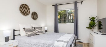 Beautiful 3 Bed/1 Bath Duplex in a quiet neighborhood near downtown Minneapolis