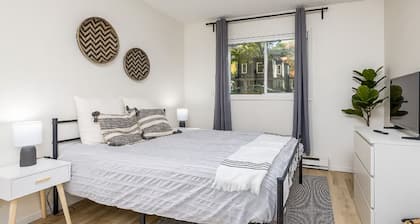 Beautiful 3 Bed/1 Bath Duplex in a quiet neighborhood near downtown Minneapolis