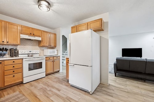 Beautiful 3 Bed/1 Bath Duplex in a quiet neighborhood near downtown Minneapolis