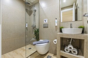 Deluxe Studio, Non Smoking, Balcony | Bathroom | Separate bathtub and shower - Raise Thiseio Stylish Living (Athens)
