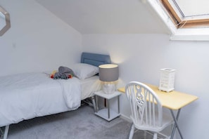 1 bedroom, iron/ironing board, WiFi, bed sheets - Room Number 4 (Atherton)