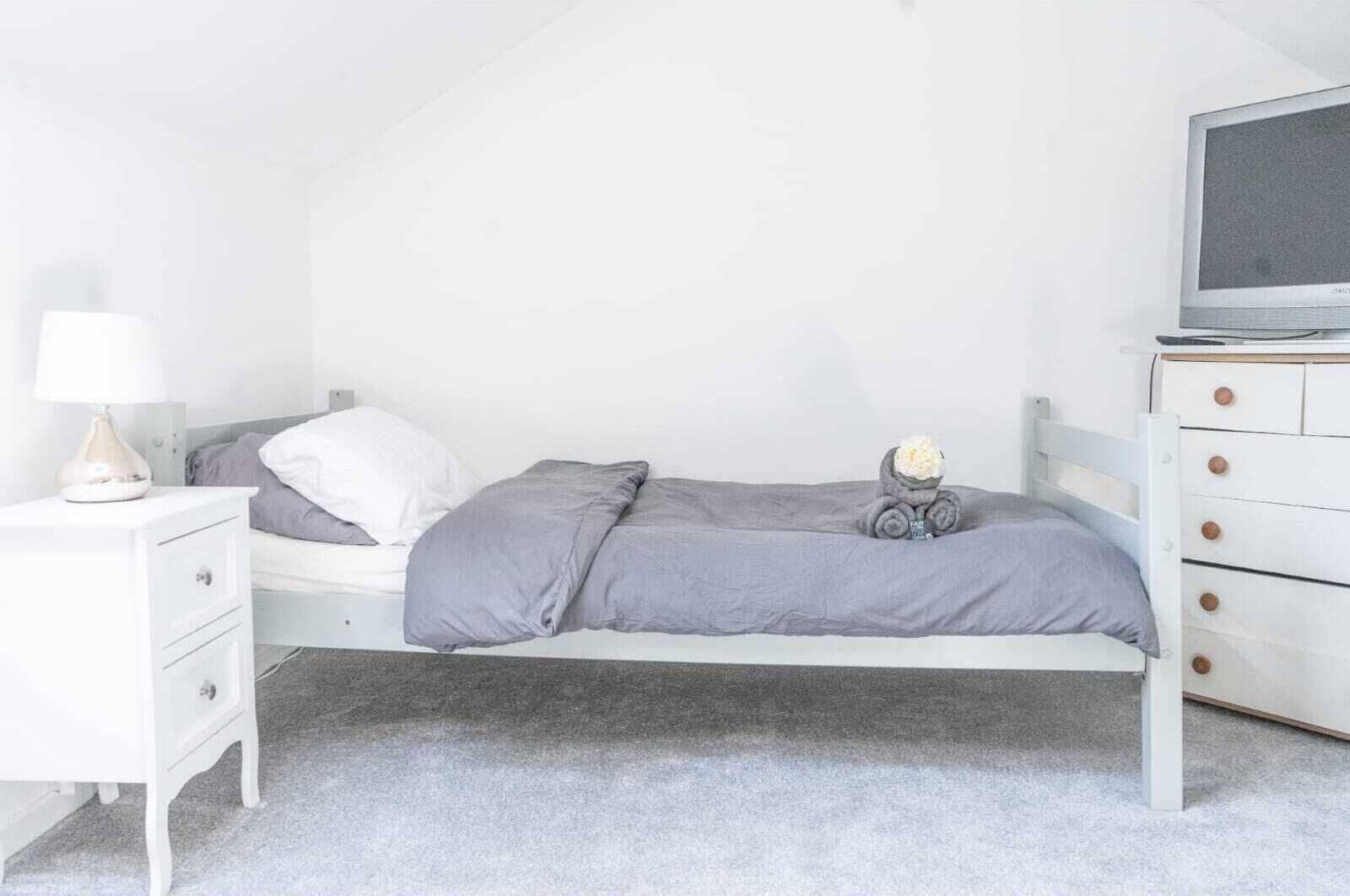 1 slaapkamer, een strijkplank/strijkijzer, wifi, beddengoed