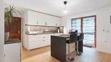 Fridge, microwave, oven, stovetop