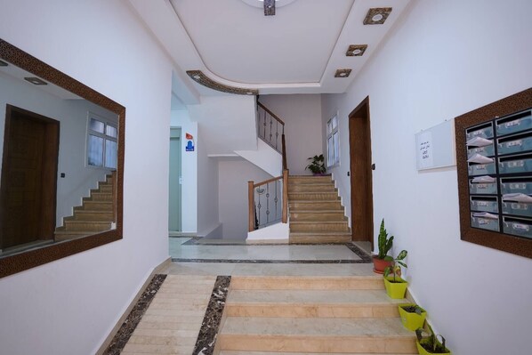 المنشأة من الداخل