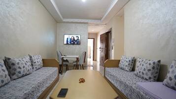 Apartment, 2 Bedrooms, Patio | Living room