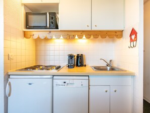 Fridge, microwave, dishwasher, coffee/tea maker
