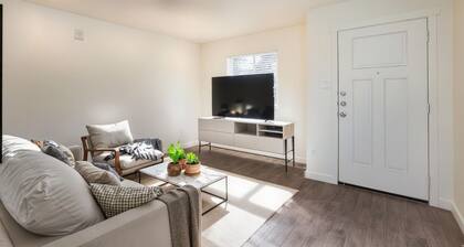 Compfy 3-Bedroom Condo Near Houston & The Woodlands. 1 Month Minimum Stay