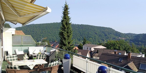 Outdoor dining - 4-Star Apartment Lind, 73 sqm, Mountain View, Private Terrace, Wi-Fi (Badenweiler)