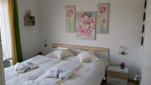 Iron/ironing board, WiFi, bed sheets - 4-Star Apartment Lind, 73 sqm, Mountain View, Private Terrace, Wi-Fi (Badenweiler)